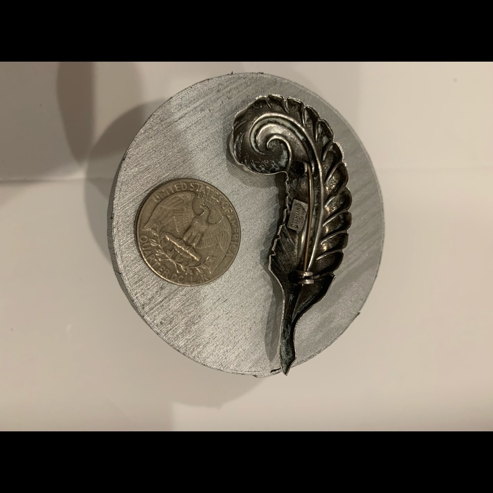 Sterling Silver leaf pin. - Picture 4 of 7